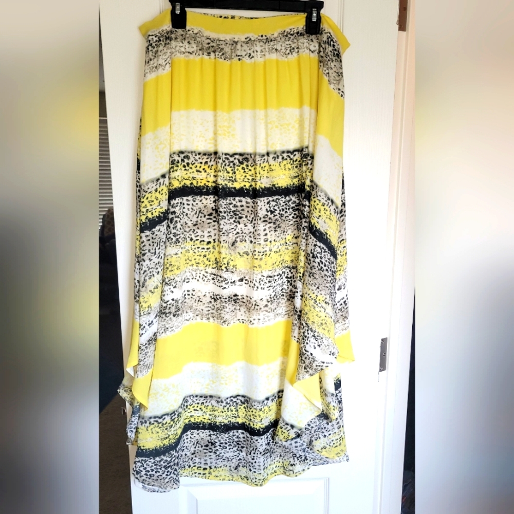 Kardashian Kollection brand maxi skirt. Size XL. Mini liner inside. Like new